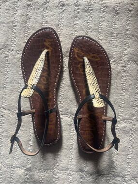 Sam Edelman - GIGI WHEAT SNAKE Brown Leather T-Strap Sandals with Cream Accents